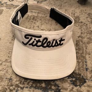 Men’s Titleist White Visor Pro V1 Gently Used